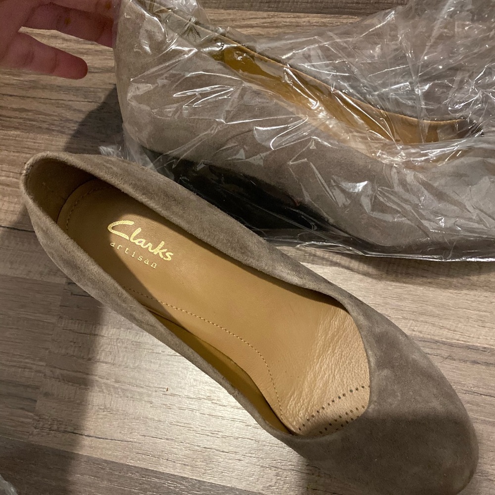 Women’s Clark’s!